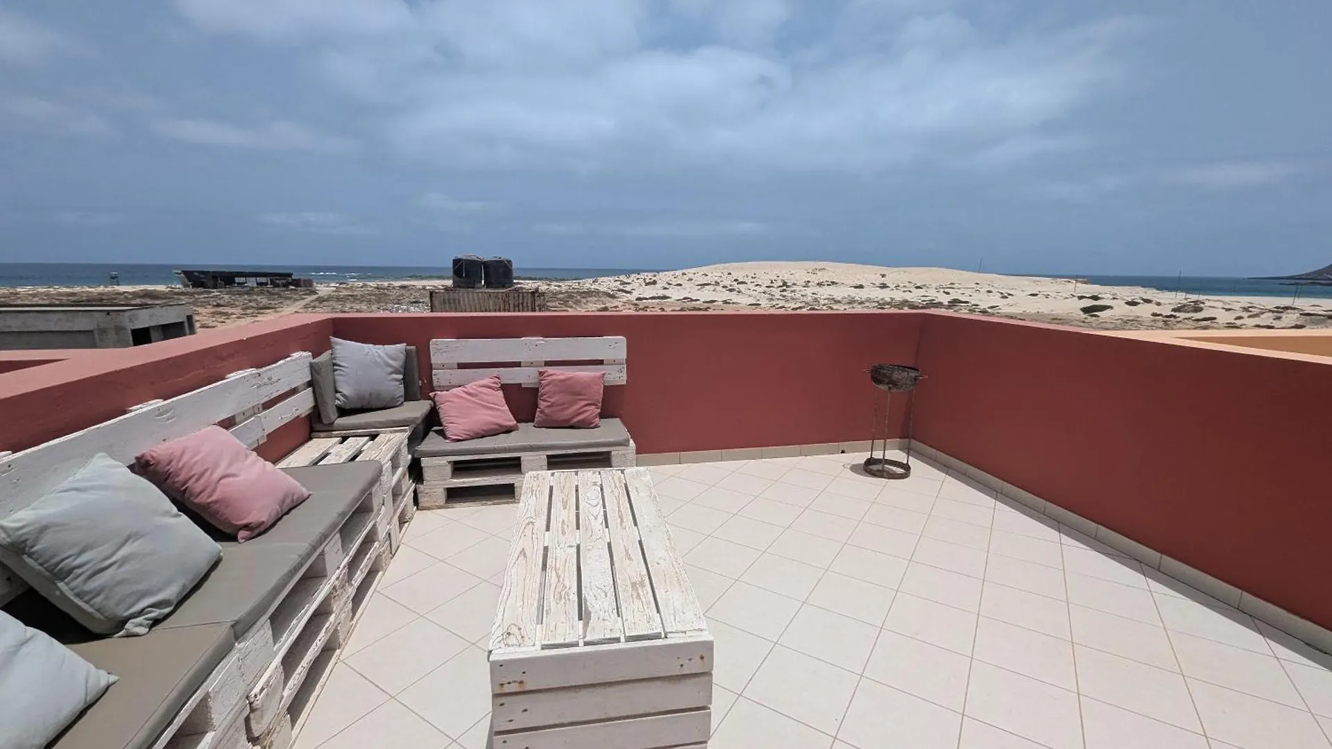 Large Townhouse Close To Beach Sal Rei
