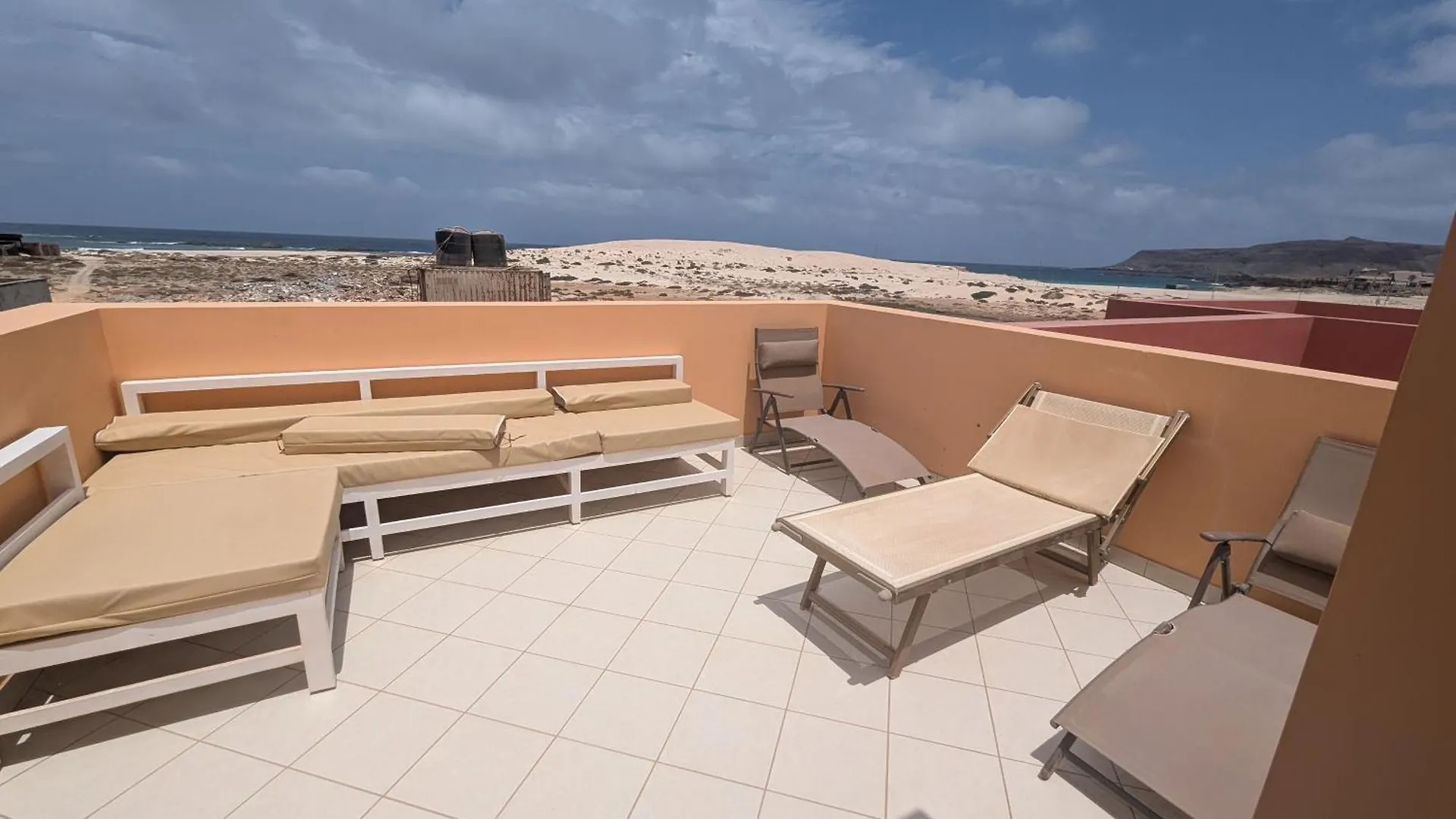 Large Townhouse Close To Beach Sal Rei